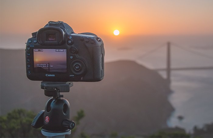 Photo of a Canon 5d on a tripod