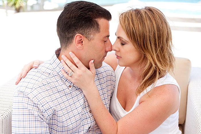 30 Beautiful Engagement Photo Poses to Try - 29