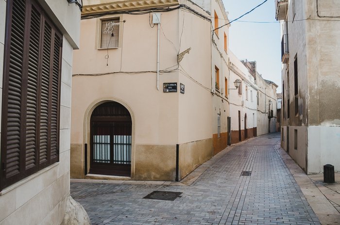 An image of a street taken at 18mm