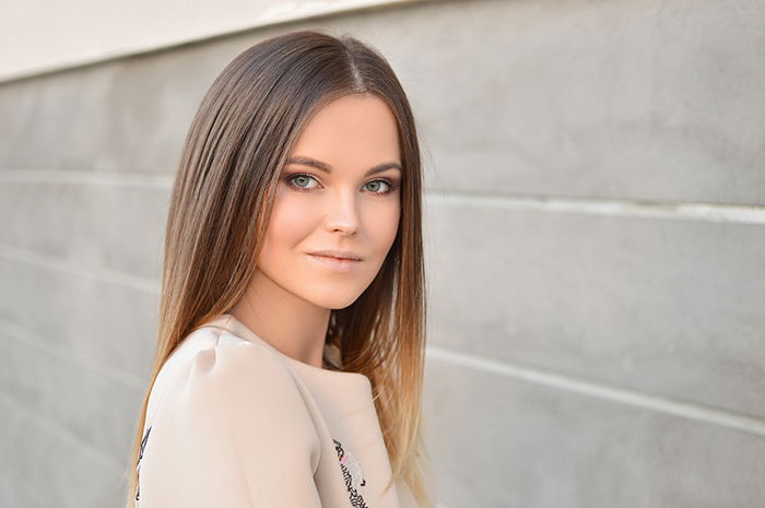 a professional headshot photo of a young woman