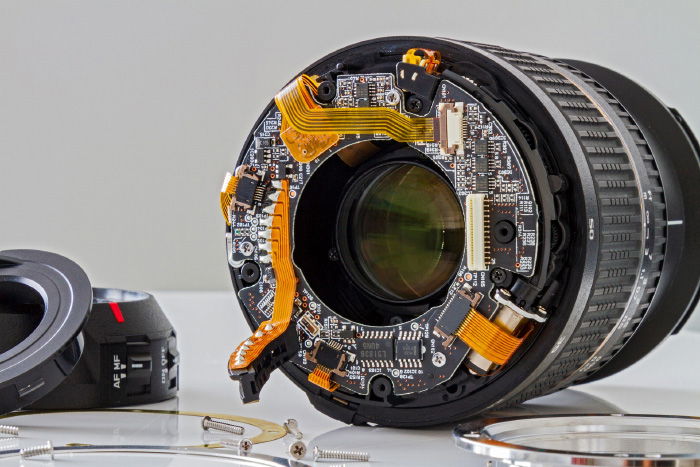 Image of a lens showing the inner parts 