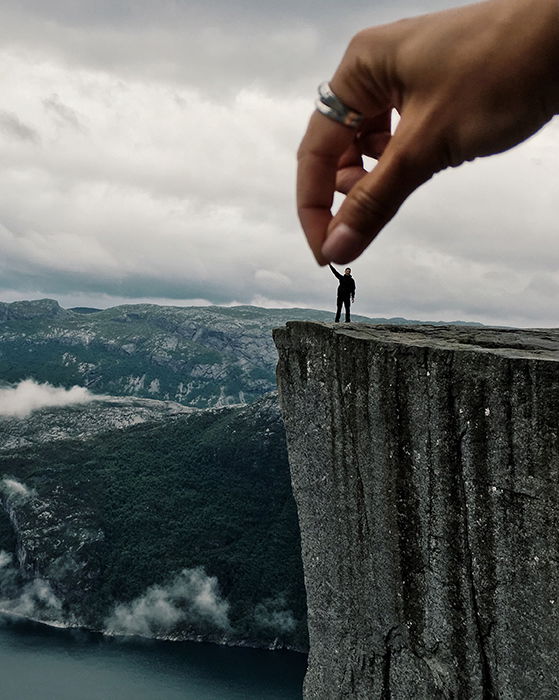 18 Cool Ideas for Forced Perspective in Photography - 6