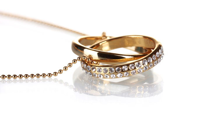 The Art of Mixing Silver and Gold Jewellery: A Style Guide – Medley  Jewellery