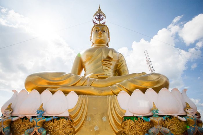 Photo of a large golden Buddha statue from Incredibly Important Composition Skills