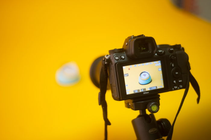 A DSLR shooting a product image