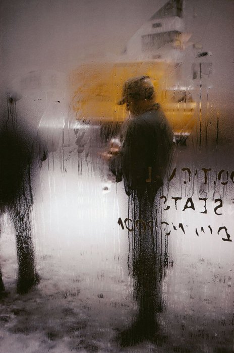 Color photography by Saul Leiter. Snow, 1960
