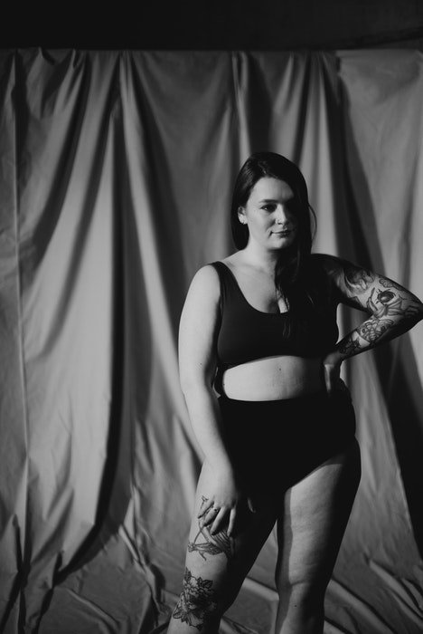 A plus size model poses for boudoir photography