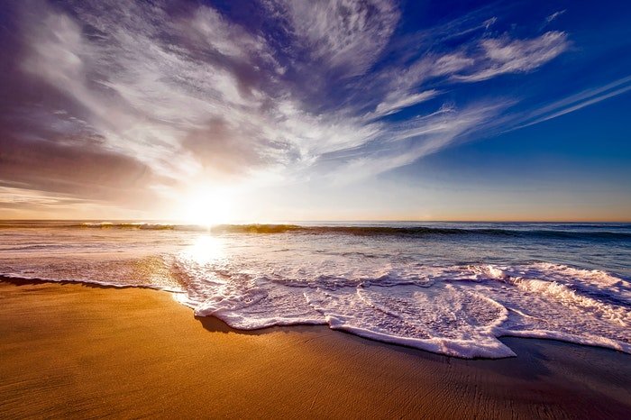 一个海滩的一张美丽的iphone照片在日落的