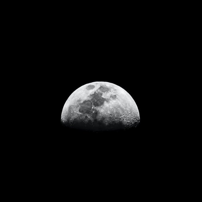 Stunning photo of the moon