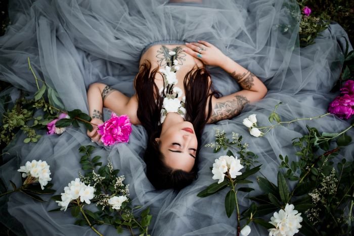 Boudoir image with floral details from Viragio Boudoir photography blog