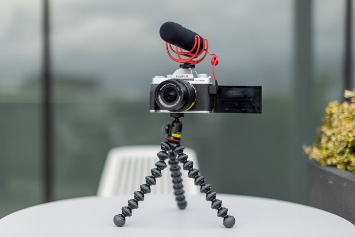 Image of the Fujifilm X-T200 vlogging kit