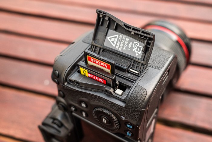 Loading memory cards into the Canon R5 camera
