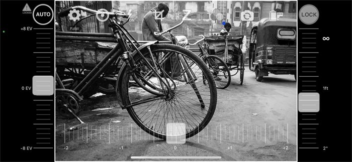 Screenshot black and white apps camera1 street scene India