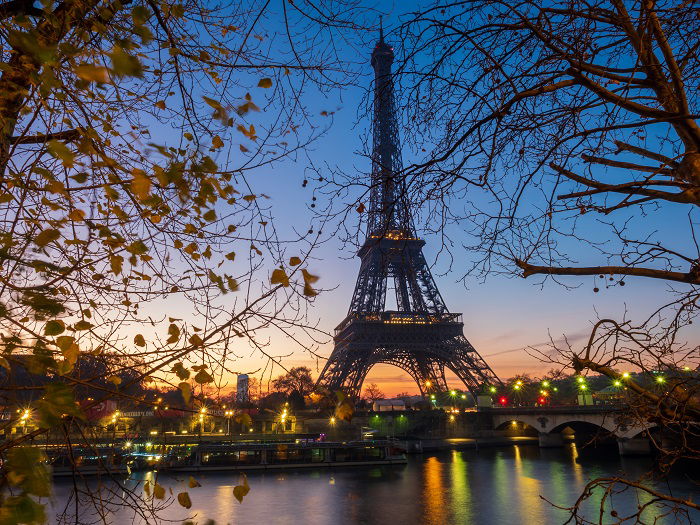 a photo of the eiffel tower in paris france