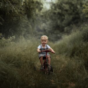 13 Best Kids Photo Poses (For Toddler and Child Photography)