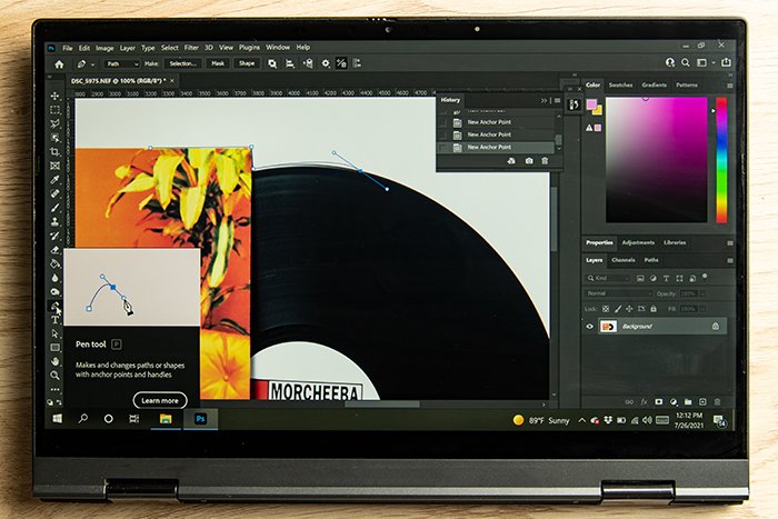 An image showing Photoshop's Pen Tool in use