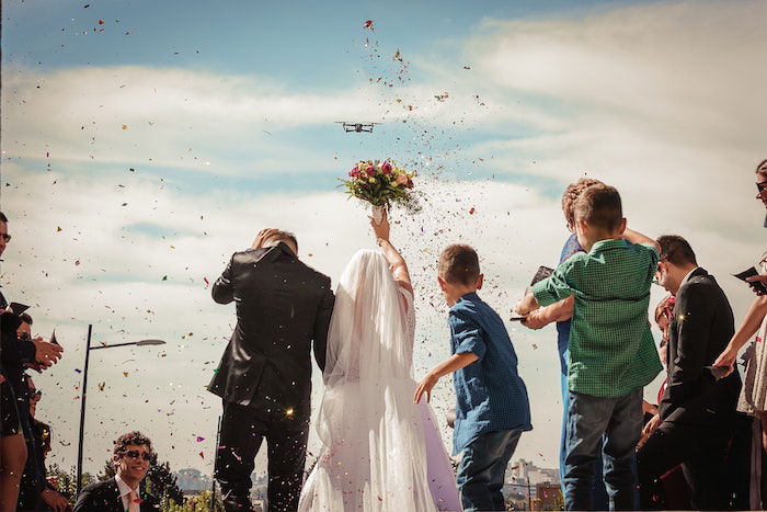 17 Awesome Wedding Photo Booth Ideas for Photographers - 99