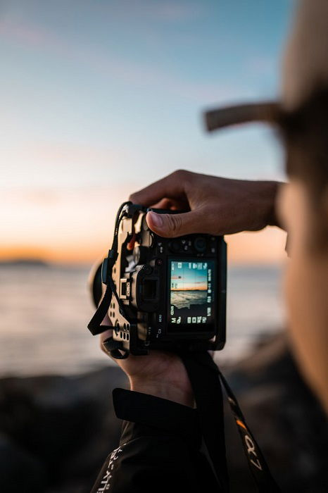 photograph of a camera viewfinder taking a shot of the seaside