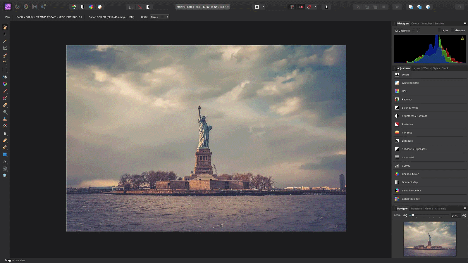 Affinity Photo main screen layout featuring statue of liberty photo