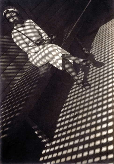 Alexander Rodchenko's Girl with a Leica as an example of painting patterns with light in photography