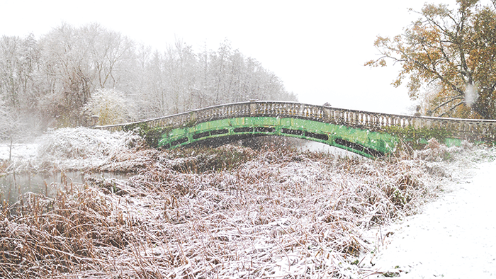 canon eos m review: an image of Culford Iron Bridge in the Snow