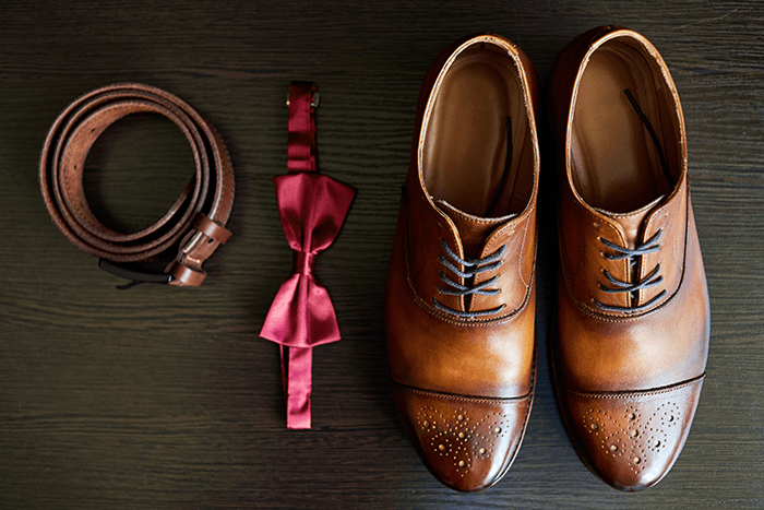 鞋、皮带和领结的夸张形象