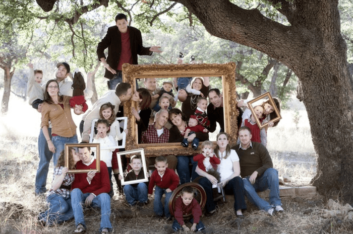 a generational photo of a large family using the holding a frame technique