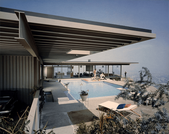 famous architectural photographers: Julius Shulman's fancy 60's house with a swimming pool in LA