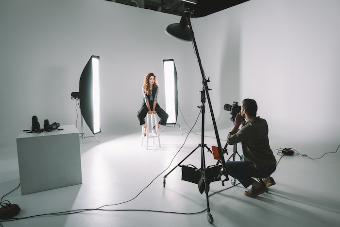a photographer uses tether capture to shoot portraits in a studio