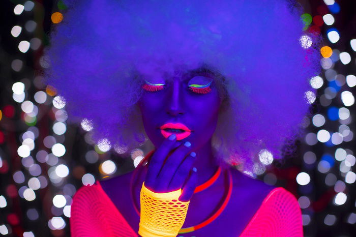 Blacklight party: 6 tips for the perfect glow party outfits