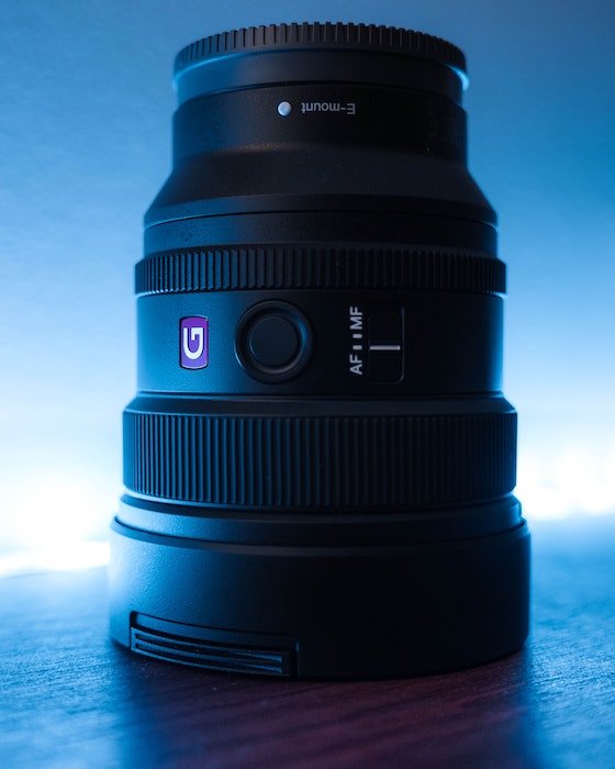 Sony Lens Abbreviations: g-series lens standing upright 