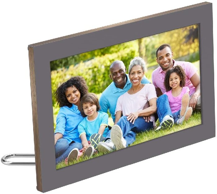 product photo of the Meural WiFi Digital Photo Frame with three generations of a happy family inside