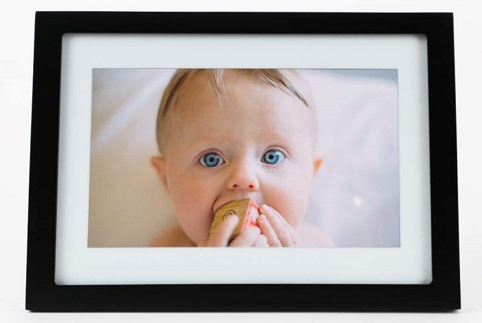 product photo of the Skylight Digital Picture Frame with a portrait of a blue eyed baby 