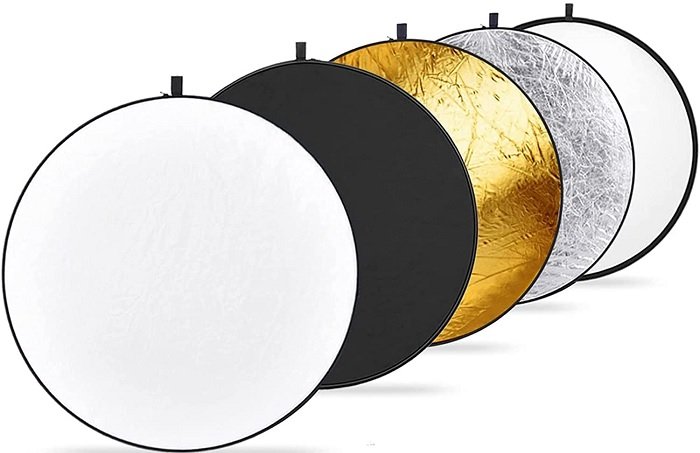 gifts for photographers: product photo for the Neewer 43-Inch Light Reflector