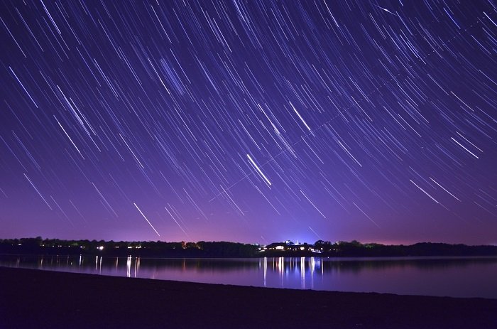 using a time-lapse calculator for time-lapse photos: light streaks created in the night sky as the earth rotates around the stars