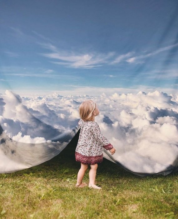 Ideas de manipulación de fotos de una niña levantando una cortina de cielo