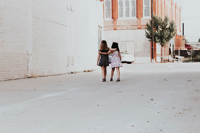 17 Cool Sister Photoshoot Ideas to Try  All Ages  - 44