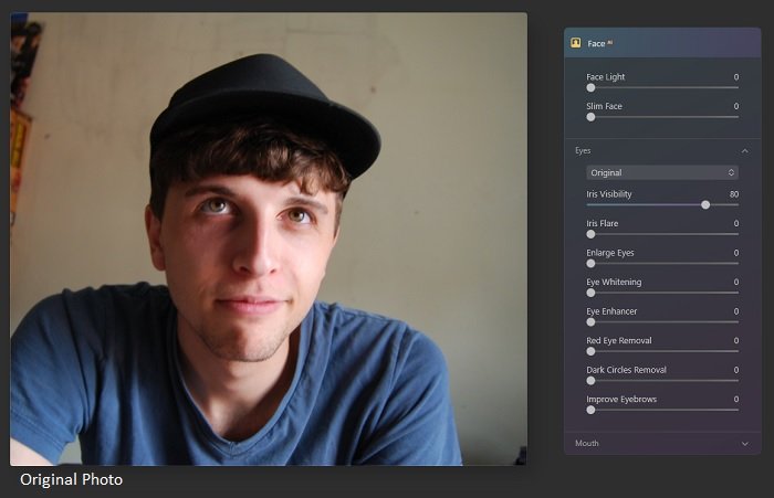 在Luminar AI中打开了戴着帽子的年轻男子的肖像照片