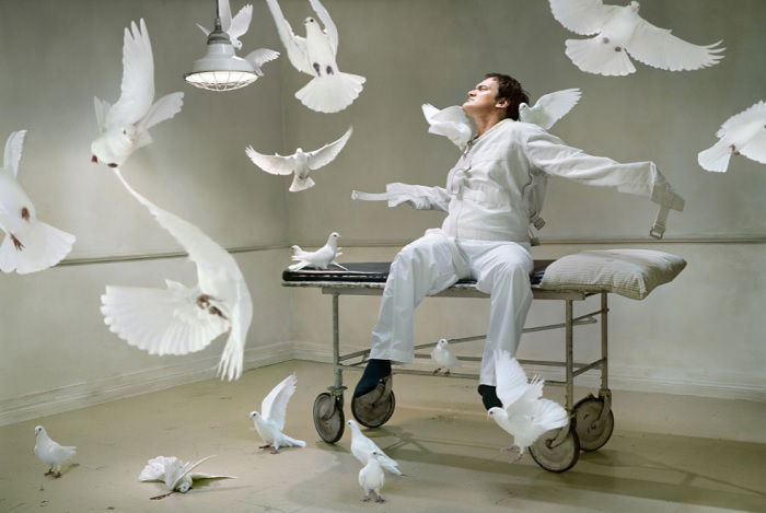 Quentin Tarantino in a room with doves