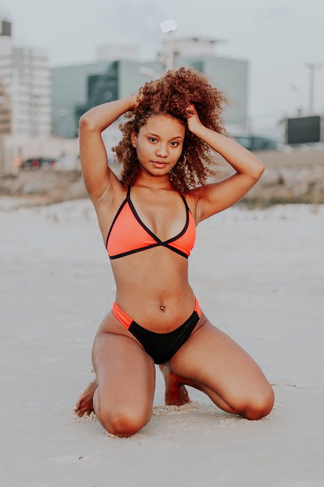 13 Flattering Bikini Poses for a Beach Photoshoot