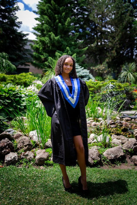 outdoor graduation poses