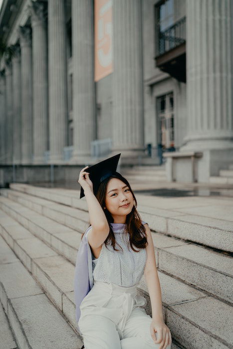 5 poses for graduation pictures - Quinceanera