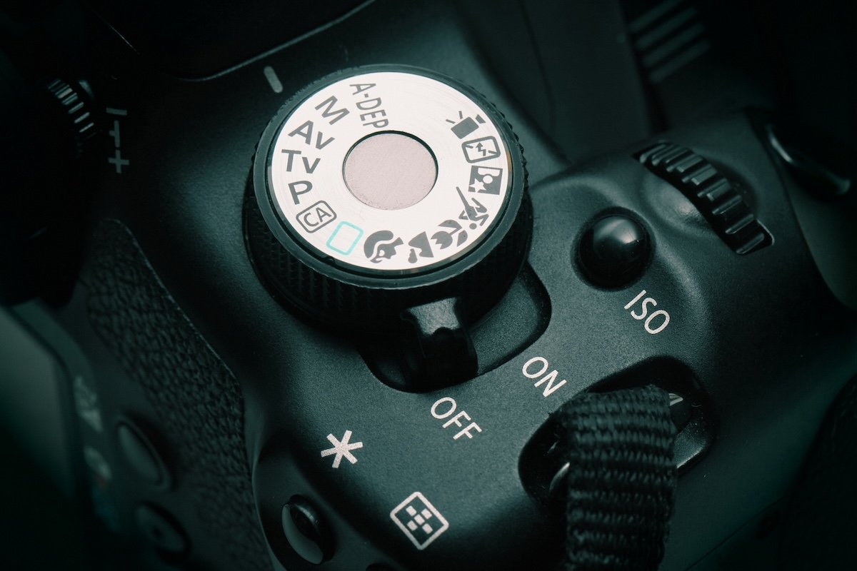 A camera mode dial on a digital camera to show aperture modes