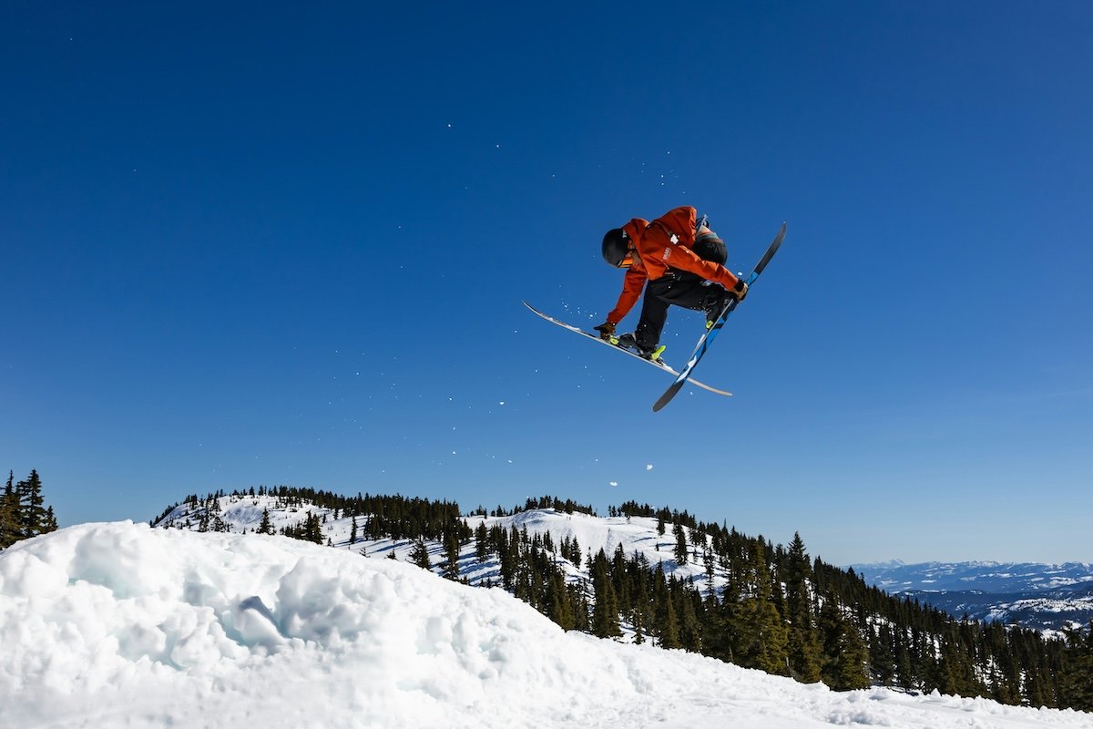 A skier doing a trick in midair on a ski hill shot with an f/7.1 aperture
