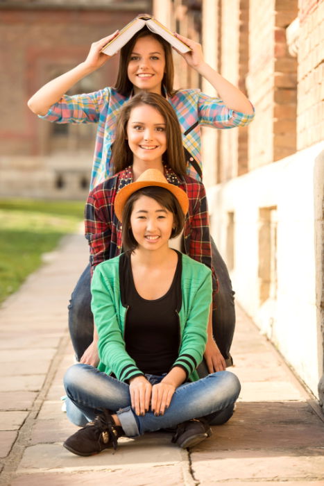 sitting poses three friends