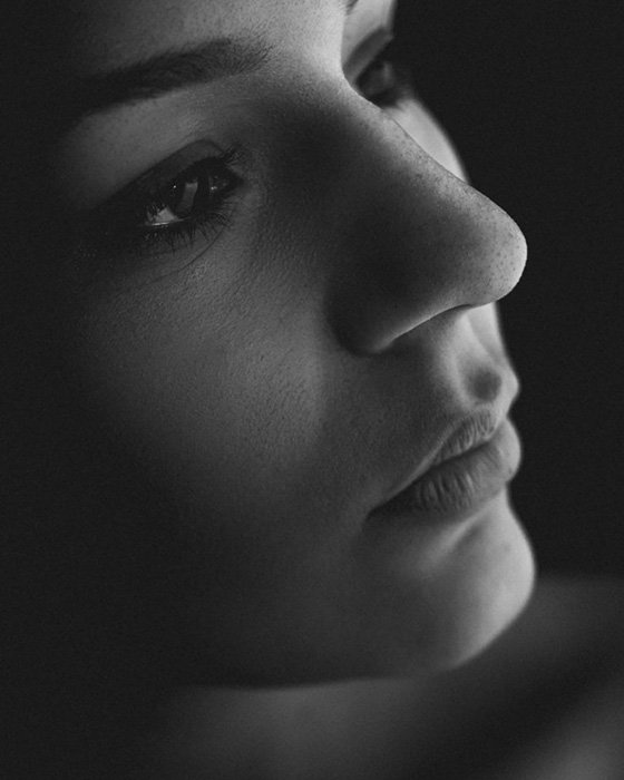 Black-and-white portrait of a woman shot with the 7D Mark II using a Sigma 18-35mm f/1.8 lens and taken by Dzvonko Petrovski