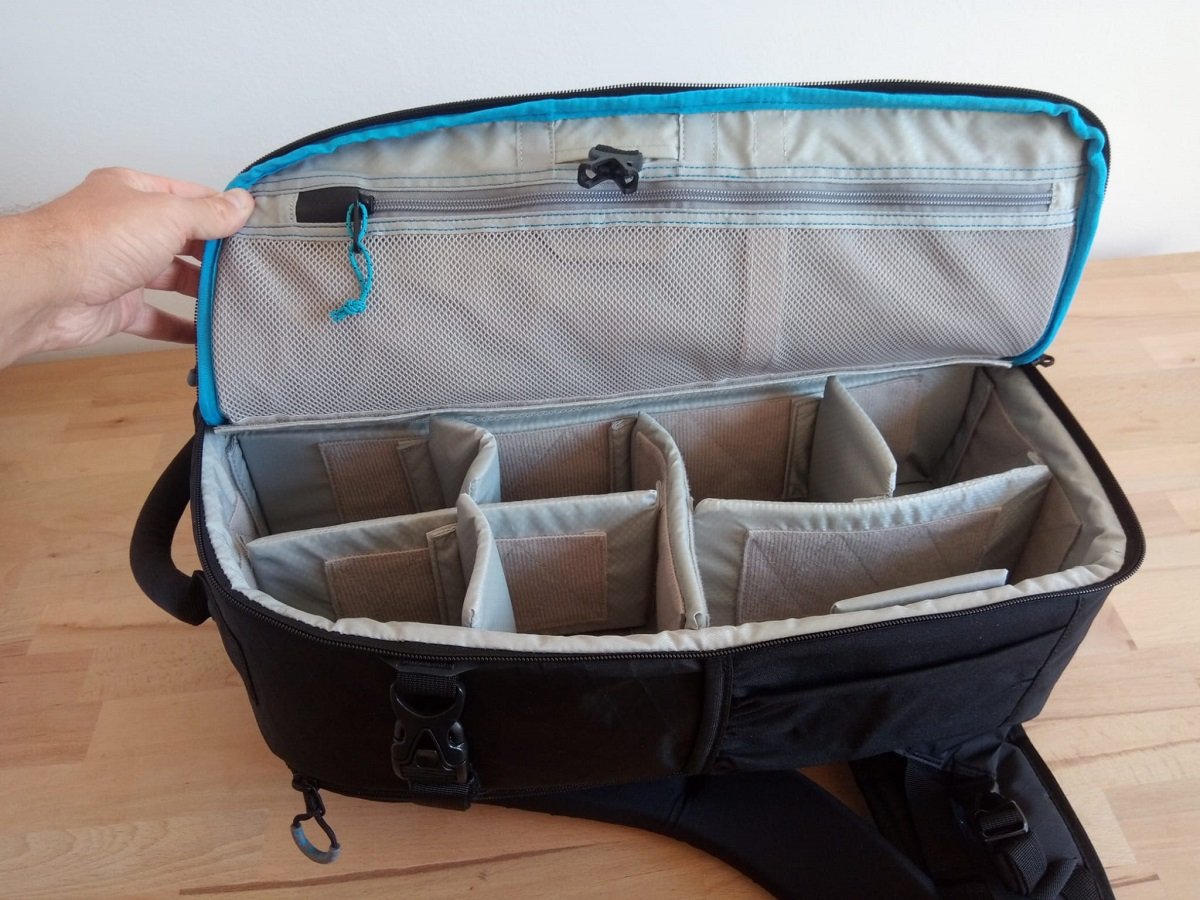 Open bag with padded dividers