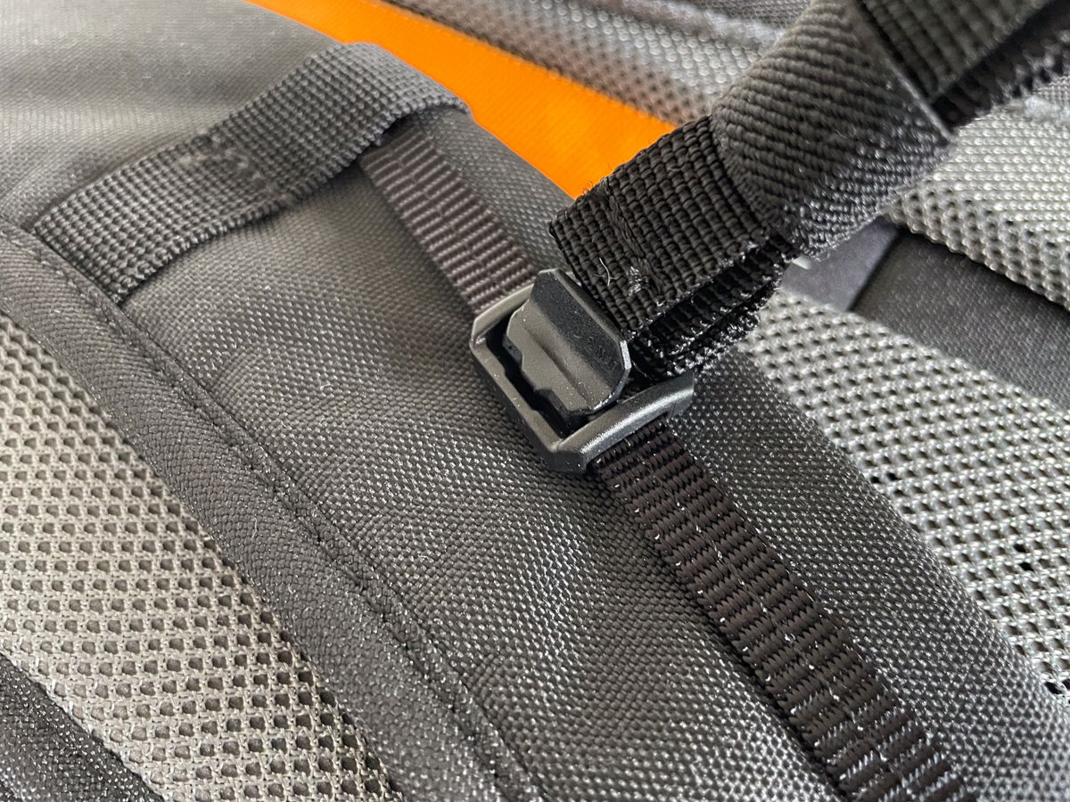 Adjusting Chest Strap on Lowepro Trekker Lite