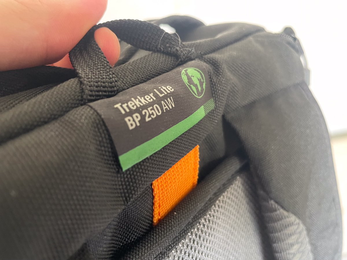 Lowepro Trekker Lite Green line badge