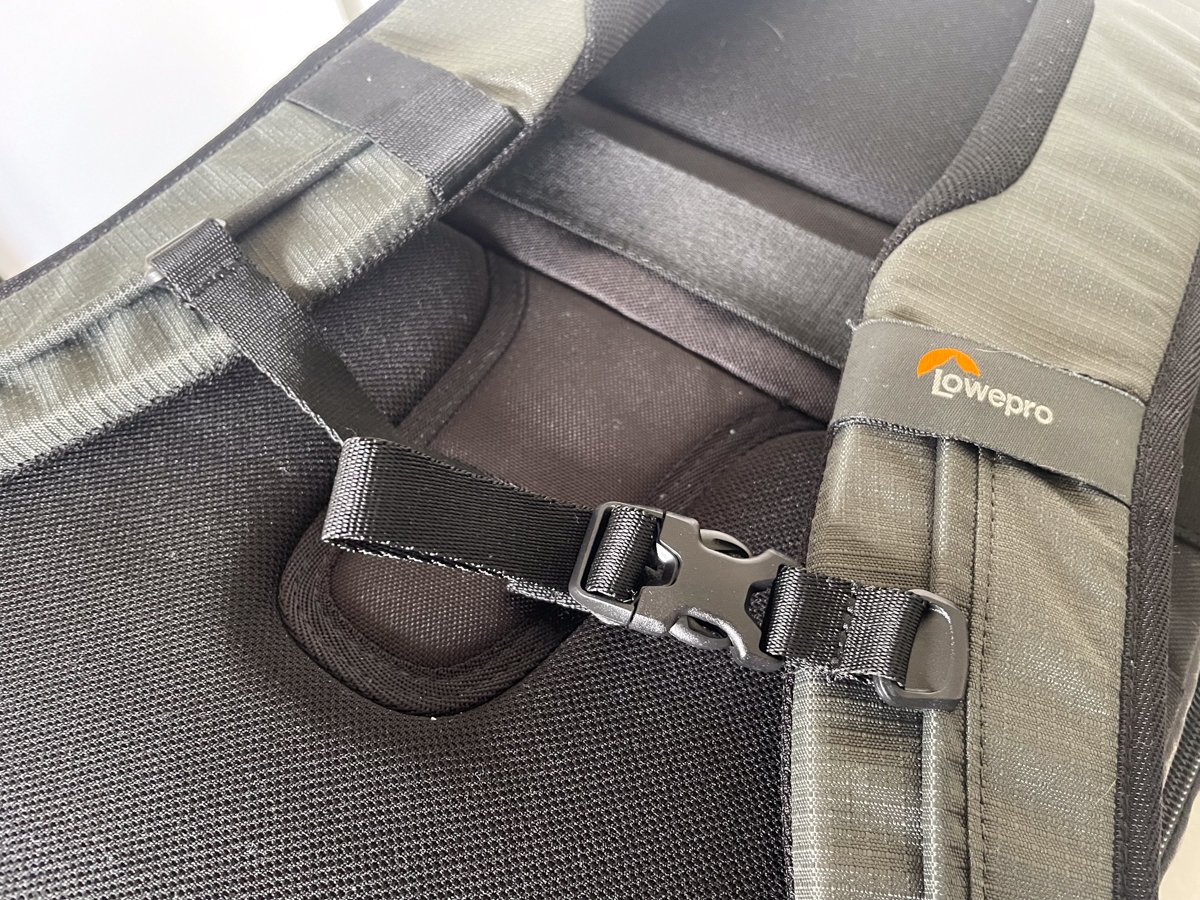 Lowepro FastPack chest straps